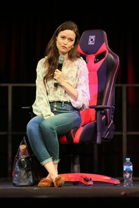 summer-glau-q-a-panel-at-supanova-sydney-0.jpg