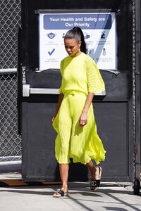 thandie-newton-arrives-at-el-capitan-entertainment-centre-in-hollywood-08-26-2021-3.jpg