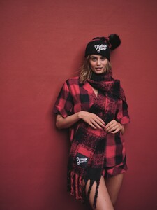 victorias-secret-mad-for-plaid-2021-flannel-short-pj-set-hat-scarf-hi-res.jpg