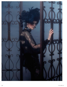 vogue-germany-4-2013_stella-tennant_(10).thumb.jpg.cf69b032210b553274abddc34b595fab.jpg