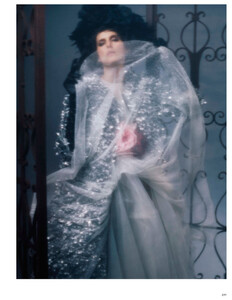 vogue-germany-4-2013_stella-tennant_(4).thumb.jpg.4322a266422e6751241193f728978dab.jpg