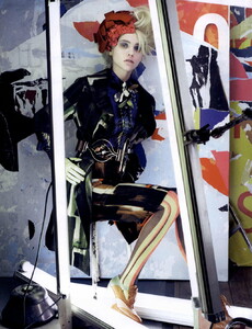 vogue-uk-august-2013_sasha_(6).thumb.jpg.ebb6f894364e10128f3e3da86dc4ac20.jpg