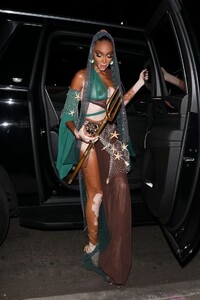winnie-harlow-at-doja-cat-s-costume-party-in-los-angeles-10-20-2021-1.jpg