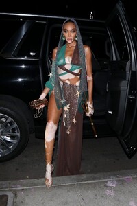 winnie-harlow-at-doja-cat-s-costume-party-in-los-angeles-10-20-2021-5.jpg