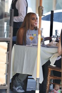 winnie-harlow-at-il-pastaio-in-beverly-hills-08-03-2021-4.jpg