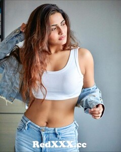 (RedXXX.cc)_arthi-venkatesh-navel-in-white-sleeveless-top-and-blue-denim-jacket-and-jeans-preview.jpg