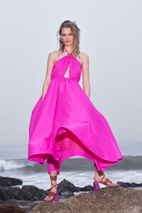 00004-Staud-PreFall-22-NewYork-credit-brand.jpg