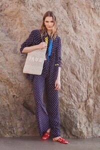 00007-Staud-PreFall-22-NewYork-credit-brand.jpg
