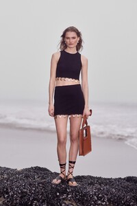 00016-Staud-PreFall-22-NewYork-credit-brand.jpg