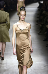 1018260630_Lanvin2003WomenRTW34.thumb.jpg.6eac4f49b1d24bbf5e06daf04f47f0b9.jpg