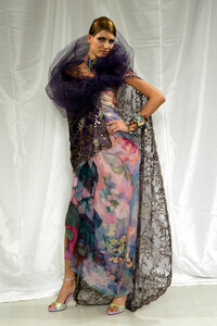 1057723697_EmanuelUngaro2004HauteCouture101.thumb.jpg.5974d338263353d3a1c825a02d95da61.jpg