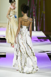 1064265407_ChristianLacroix2004HauteCouture218.thumb.jpg.efff8c4a9354eeeed1943edbbc7e6cc1.jpg