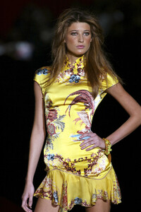 1064617691_RobertoCavalli2003WomenRTW24.thumb.jpg.7f19acc5282a29d5365ef6a92b0dbe36.jpg