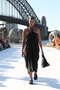 108506362_vogue_com.au1d5e8af00fc9912af10c972232a5330b0.thumb.jpeg.f4ab67f822741826027691c9156bab3e.jpeg