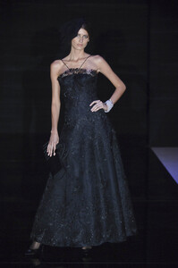 1085691290_GiorgioArmaniPrive2005HauteCouture79.thumb.jpg.2512beae702a6a6b867374dd3c387737.jpg