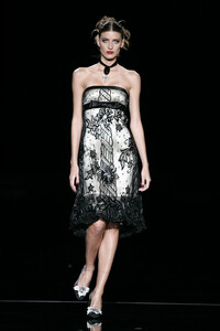 1086445734_Valentino2005HauteCouture140.thumb.jpg.ee33a3727fa7190469f38e2abf50e8d0.jpg