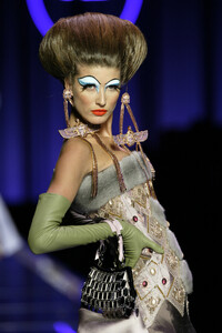 1092252865_ChristianDior2004HauteCouture198.thumb.jpg.989ebf70b18e30dfbe20745b39e673bb.jpg