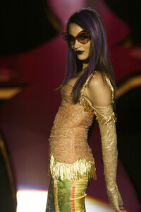 1135299349_GianniVersace2002HauteCouture13.thumb.jpg.133011777d7bfbe6e2d87ff0109be386.jpg