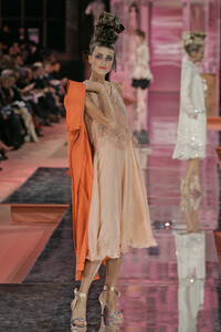 1142264620_ChristianLacroix2005HauteCouture29.thumb.jpg.db0fa3196c235699b3758b4f1518d3b0.jpg