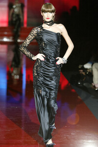 1147870896_Valentino2003HauteCouture478.thumb.jpg.98bc845442885c58b6f1203242e02c9b.jpg