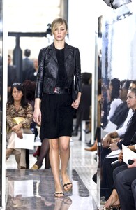 11604496_Trussardi2002WomenRTW54.thumb.jpg.6ab4cd95b03adec41c71597ed2075851.jpg