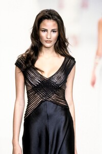 1162953549_Valentino1999WomenRTW147.thumb.jpg.abd0fe7c7a17b0469ac0bf7c656a1582.jpg