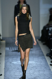 1164493405_JohnVarvatos2004WomenRTW12.thumb.jpg.fe4c21bda30b79bc3c619272c38ac94d.jpg