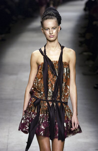 1176359816_Lanvin2003WomenRTW74.thumb.jpg.de707cc69fe61e0a4e2eb50f44596150.jpg