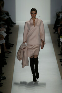 1184618787_ChadoRalphRucci2004WomenRTW44.thumb.jpg.bcfe66ff4255dab1dbd9dd7eb8ffbfdf.jpg