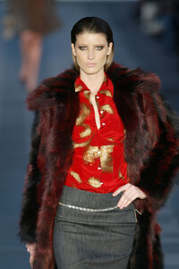 1189508269_Fendi2004WomenRTW32.thumb.jpg.d1bf492211e94426e945cfe0d43e9328.jpg