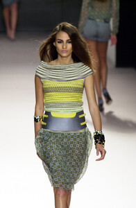 1191093768_Missoni2001WomenRTW15.thumb.jpg.d9038f098c80ee1319c4ffe78134fd10.jpg