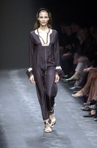 120643820_AlbertaFerretti2001WomenRTW105.thumb.jpg.7a69066faffd7b0dc9f1a7099f99dcac.jpg