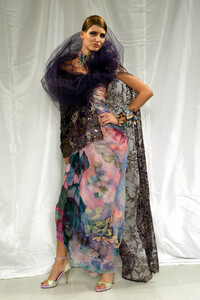 1209955831_EmanuelUngaro2004HauteCouture99.thumb.jpg.a209438a74c9af78cbf8c68c8d18dfb4.jpg