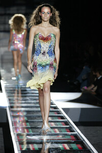 1211074408_GianniVersace2002HauteCouture80.thumb.jpg.7ce8d065901449a9a9f4f7fbe71d3fd9.jpg