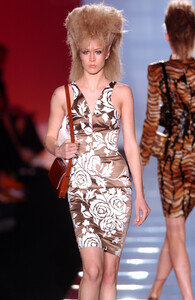 1216820555_GianniVersace2001HauteCouture36.thumb.jpg.e8940a0d537686e986a89ce097b50a52.jpg