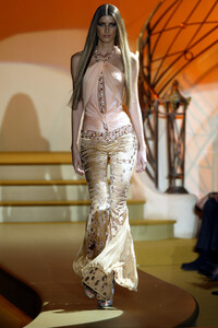 1241591742_GianniVersace2004HauteCouture33.thumb.jpg.8c82a9fa340f430ce0e738e15aa21b42.jpg