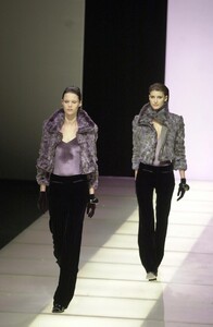 1247282493_GiorgioArmani2000WomenRTW9.thumb.jpg.a24cb53e5f6691a7a6053043708d9256.jpg
