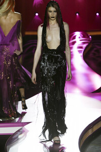 1257249398_GianniVersace2002HauteCouture136.thumb.jpg.176e6956455261ca7e6da323d0db13e3.jpg
