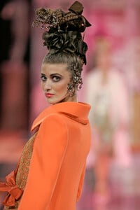 1264879625_ChristianLacroix2005HauteCouture28.thumb.jpg.da3a2fa515b76839b8b95dc783e4f39b.jpg