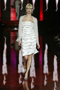 1267495494_Valentino2003HauteCouture261.thumb.jpg.63781f22dc00863f92990193f5ea7b90.jpg