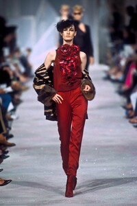 1298176031_EmanuelUngaro2000HauteCouture6.thumb.jpg.ef104a61ba711f7297ce50fcac45e926.jpg