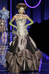 1302042667_ChristianDior2004HauteCouture195.thumb.jpg.e2f668a5acd450dc4874c71cc5163046.jpg