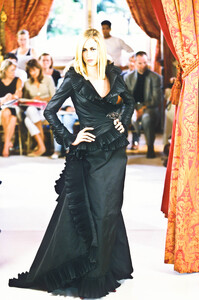 1303737128_PierreBalmain2001HauteCouture65.thumb.jpg.2cf537d0e7a25472c0bc00e3523b7841.jpg