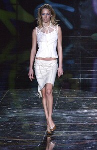 1322300305_Versace2002SS(1).thumb.jpg.3b1f9a5cd60cd08e2297a1ef9858ee13.jpg