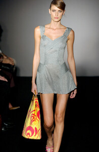 1324454793_GaetanoNavarra2004WomenRTW36.thumb.jpg.35c84bf48f6573f9199aaae227364446.jpg