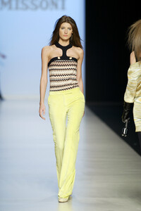 1329826208_Missoni2003WomenRTW50.thumb.jpg.4c88e1b49307d10ef3ae75979cf1cd19.jpg