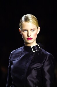 1332644794_Valentino2001WomenRTW89.thumb.jpg.18680400d93028a30fb7cc23dc6a75c2.jpg