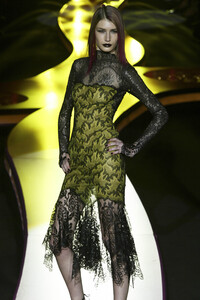 1356714858_GianniVersace2002HauteCouture88.thumb.jpg.076b826fee290a20caf314a78725840a.jpg