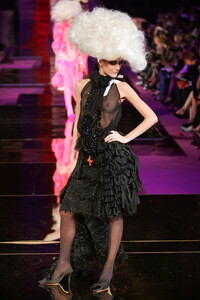 136354623_ChristianLacroix2004HauteCouture72.thumb.jpg.cb338ca0d08e205784cd8fa03e18be9c.jpg