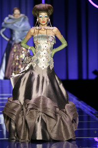 1376953252_ChristianDior2004HauteCouture190.thumb.jpg.9af0ba92e0eed172ae6b308ff1e63bd1.jpg